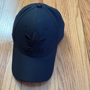 Adidas All black snap back hat